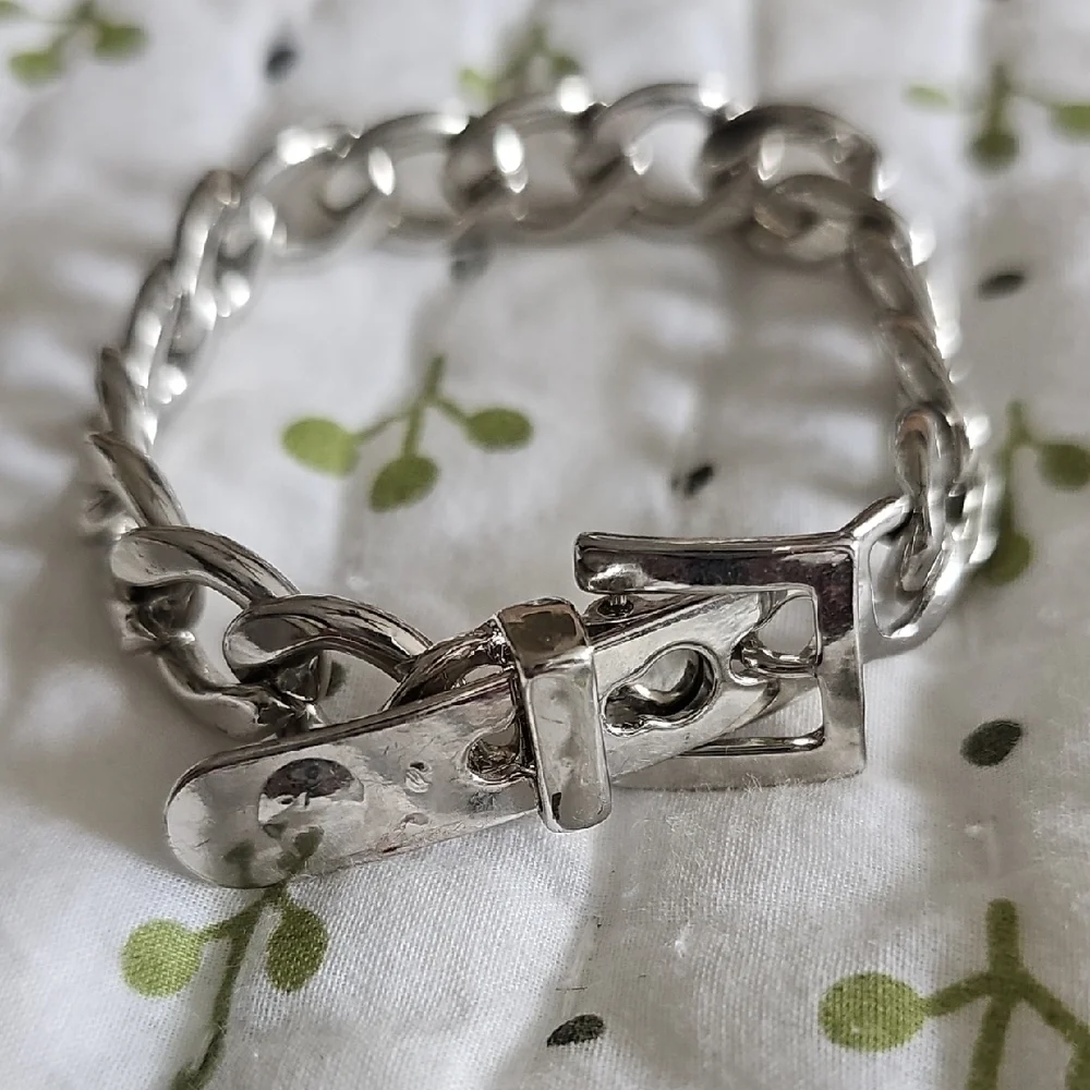 Elegant Silver Chain Bracelet